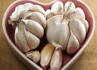 Como fazer a simpatia do alho? E  Qual o melhor dia para ser feita?